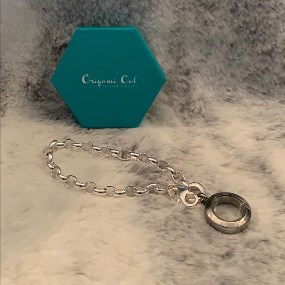 Origami Owl silver 7in bracelet w mini locket NWOT